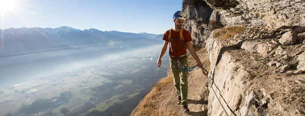 La via ferrata : entre randonnée et escalade